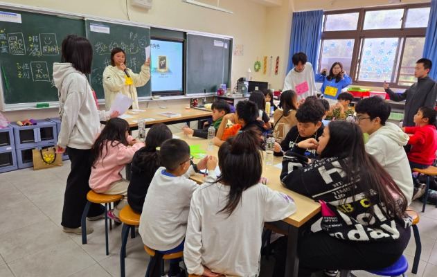 高中生在羅浮國小帶課