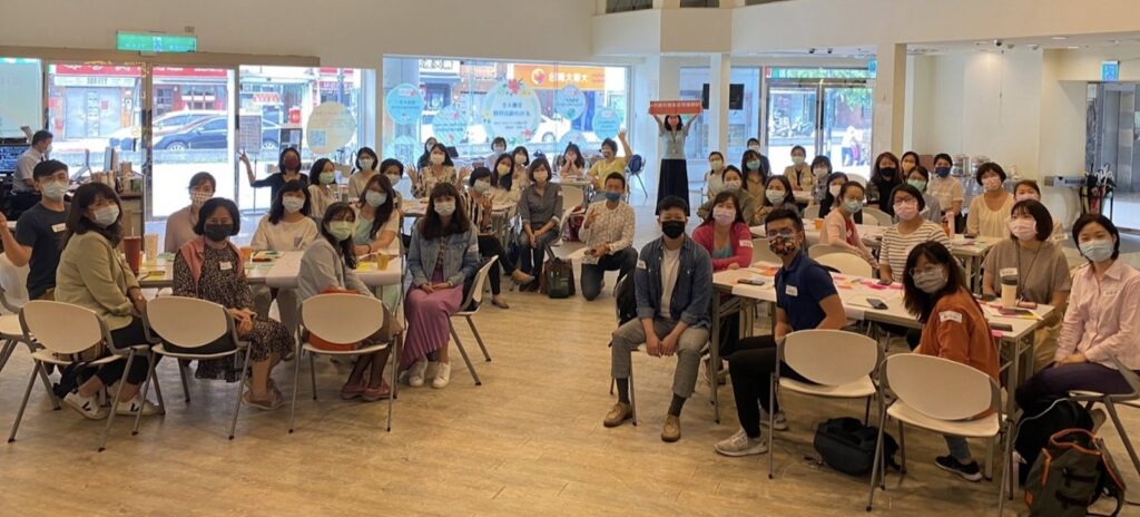 北中南近百個單位參與的工作坊現場,討論各自可以怎麼加入平台、用什麼資源上架