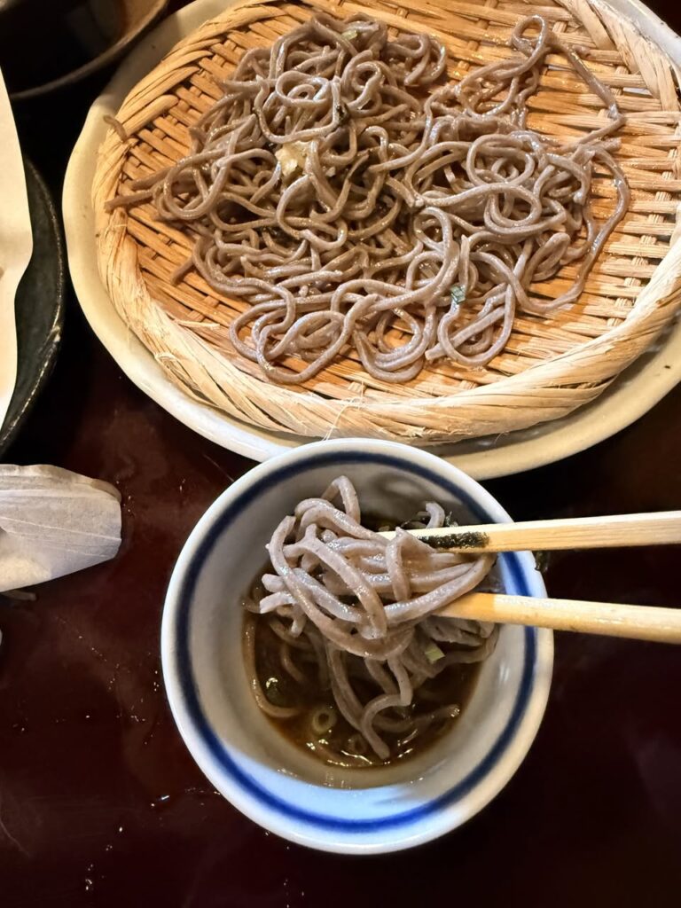 日本蕎麥麵:自己調醬、一口一口沾著吃